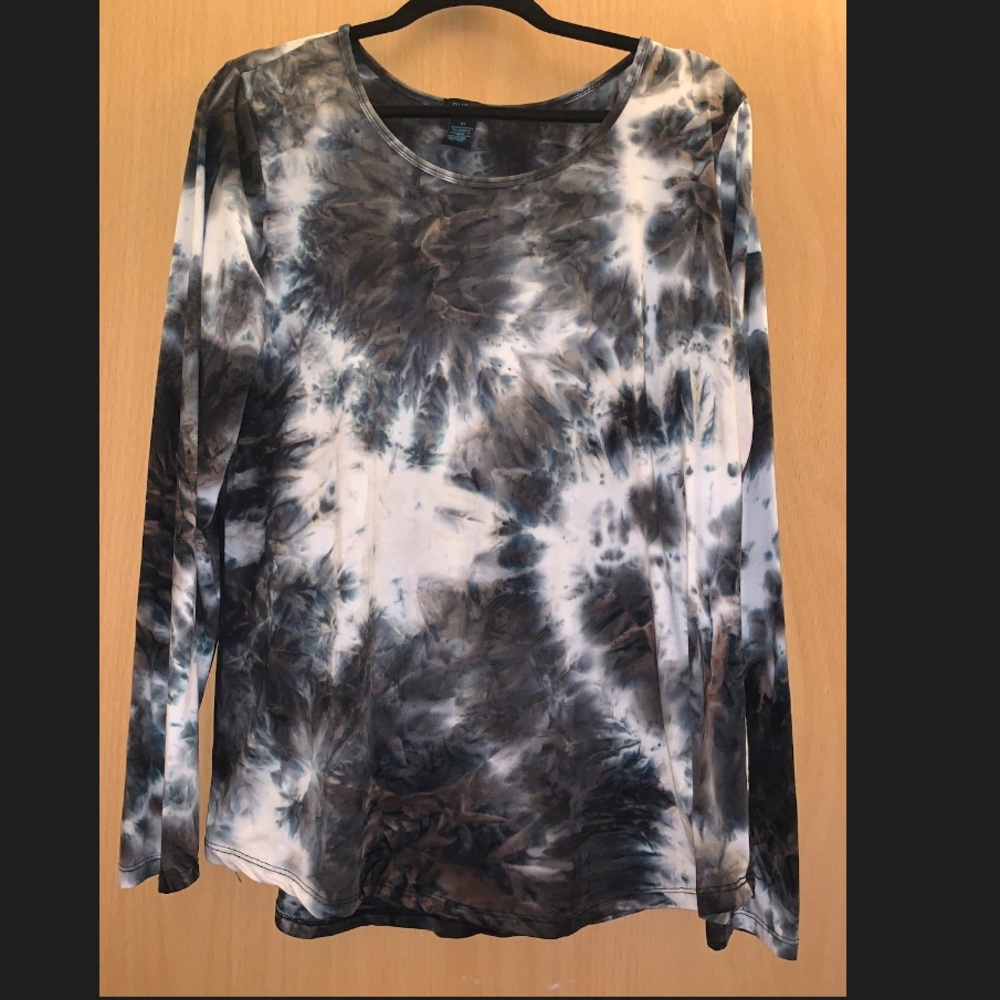 Long Sleeve Black and White Tie Dye